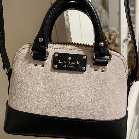 ❗️SOLD ❗️Kate Spade ♠️ mini crossbody - Picture 3 of 4